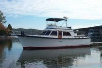 45 ft trawler live aboard